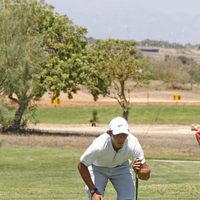 Rafa Nadal jugando al golf en Mallorca