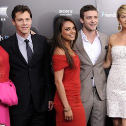 Emma Stone, Will Gluck, Mila Kunis, Justin Timberlake y Jenna Elfman en Nueva York