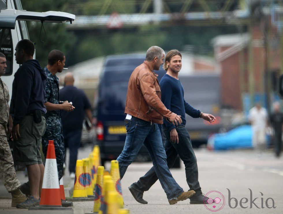 Brad Pitt en un descanso del rodaje de 'World War Z' en Londres