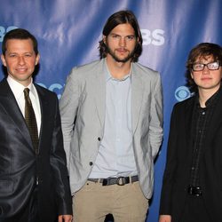 Jon Cryer, Ashton Kutcher y Angus T. Jones, protagonistas de 'Dos hombres y medio'