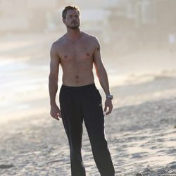 Eric Dane con el torso desnudo