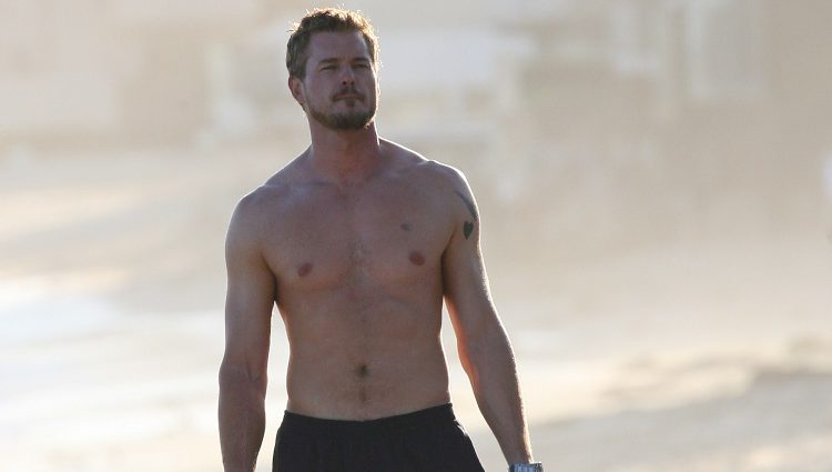 Eric Dane con el torso desnudo