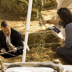 Carles Francino y Antonio Hortelano en el primer capítulo de 'Punta Escarlata'