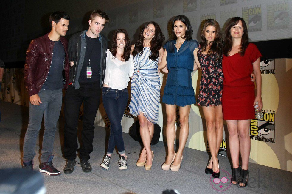 Taylor Lautner, Robert Pattinson, Kristen Stewart, Ashley Greene, Julia Jones, Nikki Reed y Elizabeth Reaser