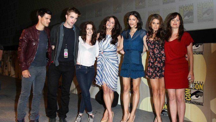 Taylor Lautner, Robert Pattinson, Kristen Stewart, Ashley Greene, Julia Jones, Nikki Reed y Elizabeth Reaser