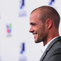 William Levy con el pelo rapado en los Premios Juventud 2011