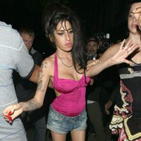 Amy Winehouse borracha en julio de 2010