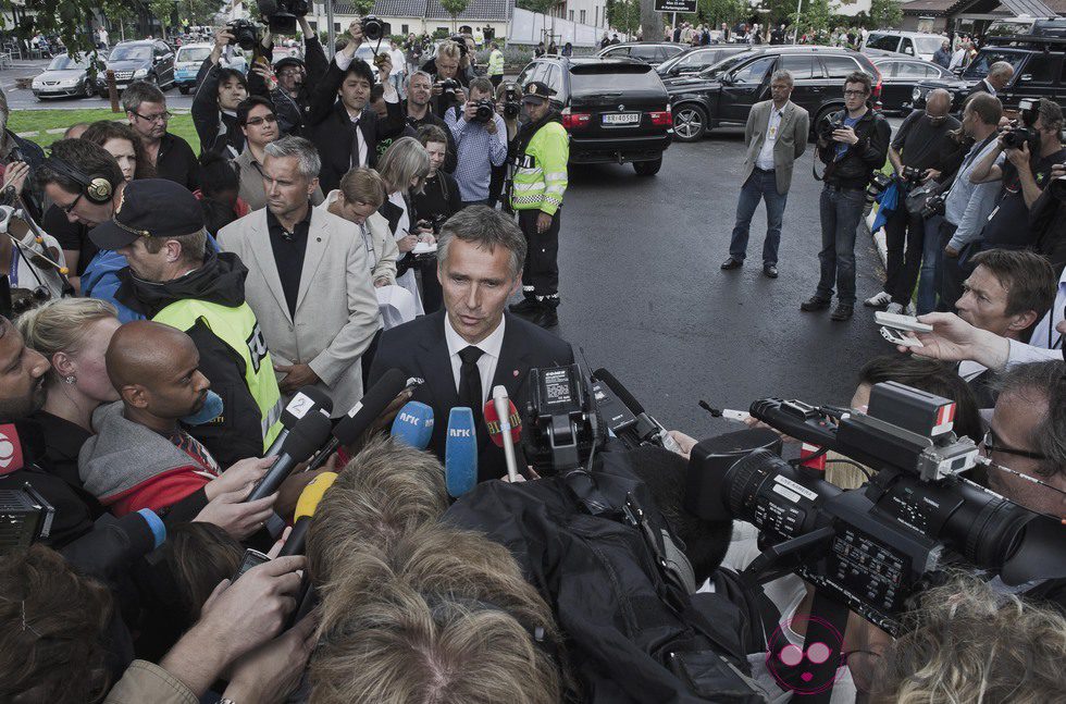 El presidente noruego, afectado tras la masacre de Oslo