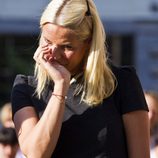 Mette-Marit no pudo ocultar su dolor por la masacre de Oslo