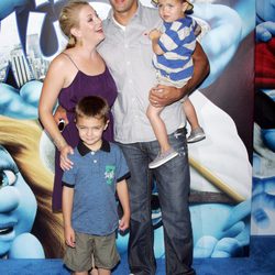 Melissa Joan Hart y su familia en la premiere de 'Los Pitufos' en Nueva York