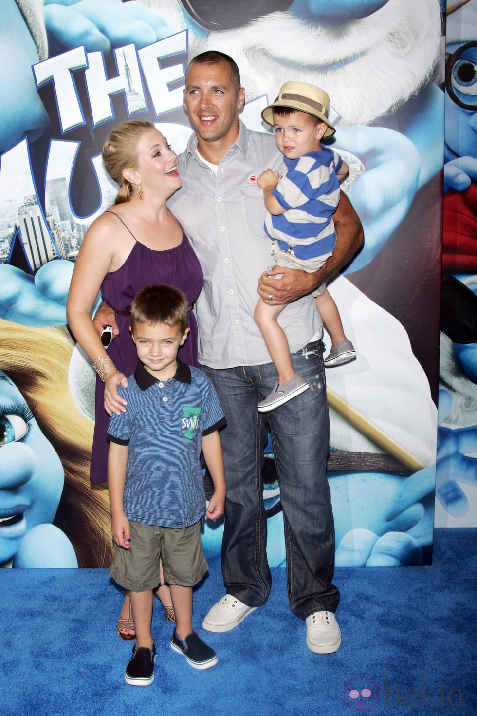 Melissa Joan Hart y su familia en la premiere de 'Los Pitufos' en Nueva York