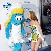 Katy Perry junto a la Pitufina en la premiere de 'Los Pitufos' en Nueva York