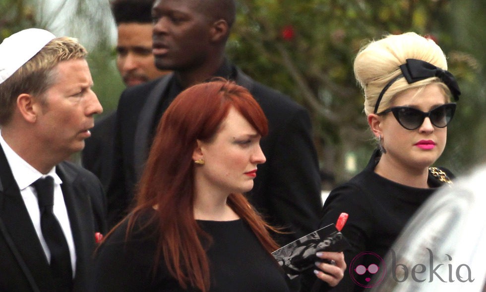 Kelly Osbourne en el funeral de Amy Winehouse