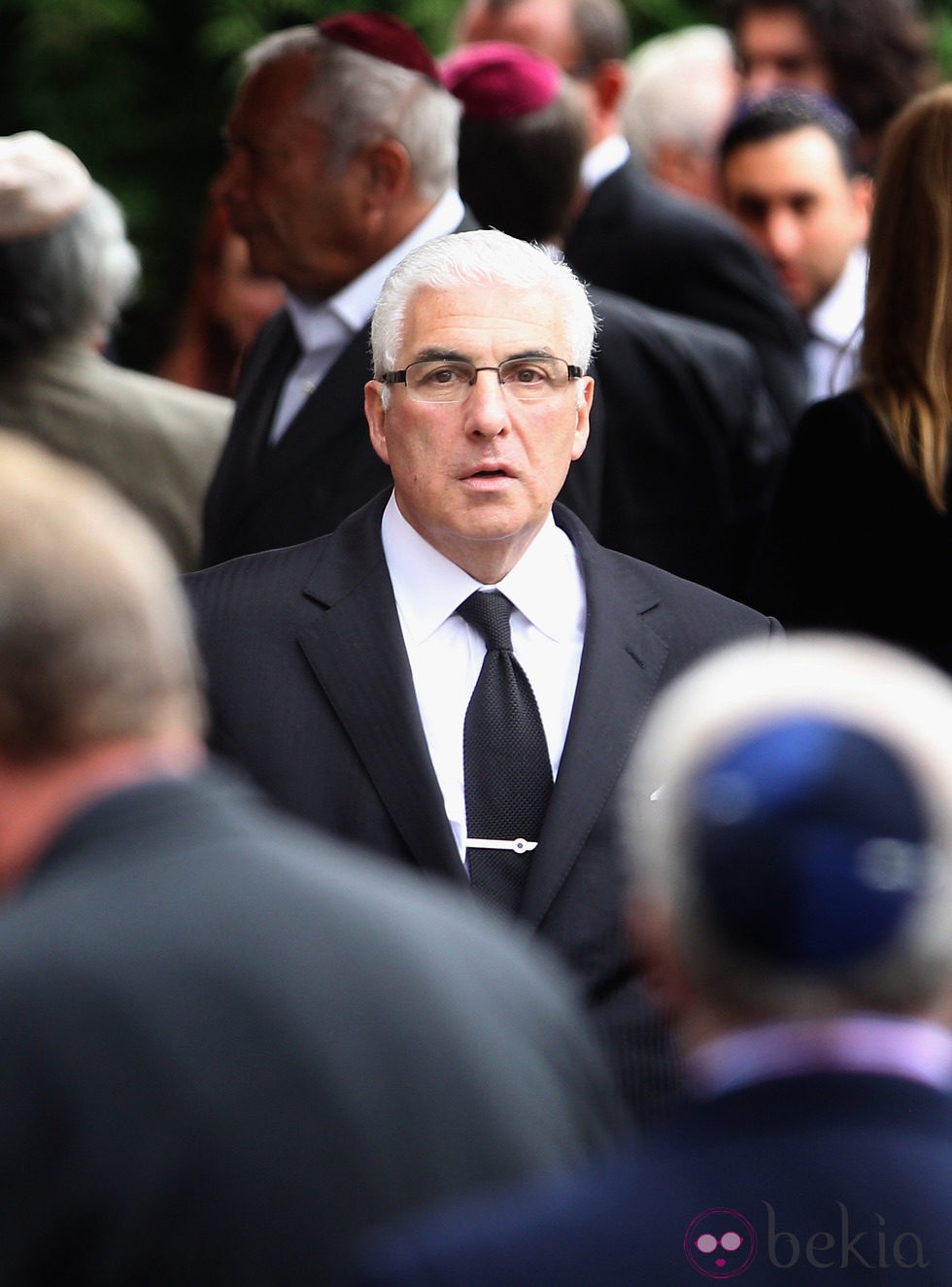 Mitch Winehouse en el funeral de su hija Amy en Londres