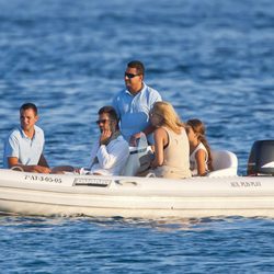 Marta Sánchez y Hugo Castejón rumbo al barco de Vicky Martín Berrocal