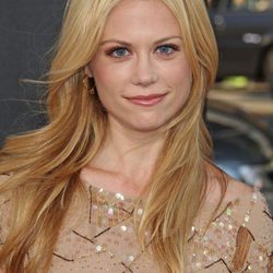 Claire Coffee en el estreno de 'El origen del planeta de los Simios' en Los Angeles