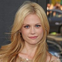 Claire Coffee en el estreno de 'El origen del planeta de los Simios' en Los Angeles