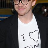 Rupert Grint con unas originales gafas de sol en el estreno de 'El origen del Planeta de los Simios'