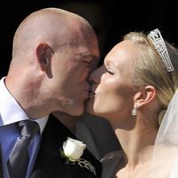 El beso de Zara Phillips y Mike Tindall