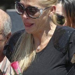 Belén Esteban rota de dolor en el funeral de su abuela Pilar de Diego