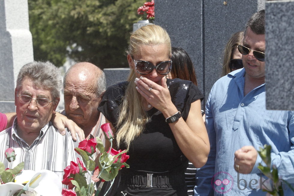 Belén Esteban muy triste en el funeral de su abuela Pilar de Diego