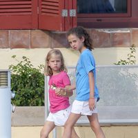 Victoria Federica de Marichalar e Irene Urdangarín en Mallorca