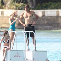 Naomi Watts, Liev Schreiber y su hijo Samuel Kai en Barbados