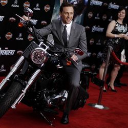 Tom Hiddleston en la premiere de 'Los Vengadores' en Los Angeles