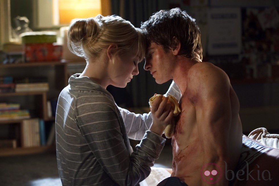 Emma Stone y Andrew Garfield en una escena de 'The Amazing Spiderman'