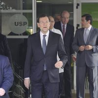 Mariano Rajoy visita al Rey en el hospital USP San José de Madrid