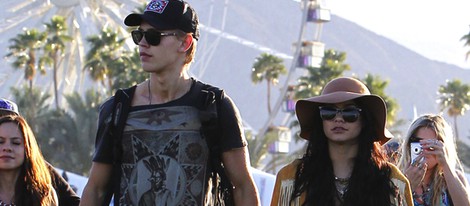 Austin Butler y Vanessa Hudgens en el Coachella Festival