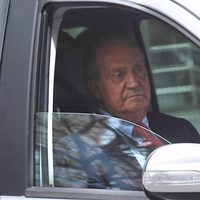 El Rey Juan Carlos sale del Hospital San José tras su operación de cadera