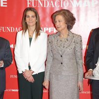 La Reina Sofía y la Infanta Elena en la entrega de premios de la Fundación Mapfre