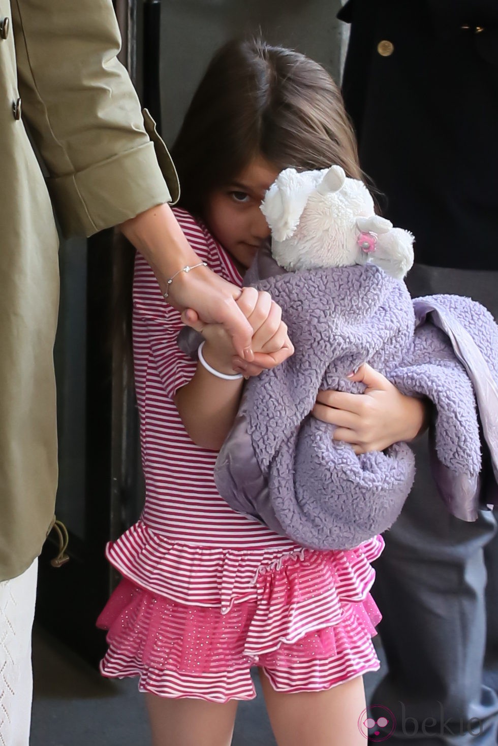 Suri Cruise se tapa con su manta favorita