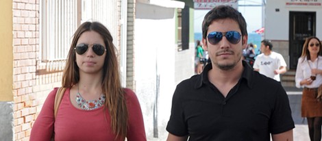 Elena Furiase y Leo Perugorría paseando por Málaga