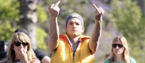 La peineta de Ashton Kutcher