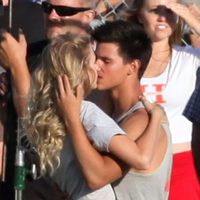 Taylor Swift y Taylor Lautner en el rodaje de la película 'Historias de San Valentín'