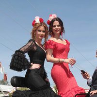 María José Suárez y Elisabeth Reyes en la Feria de Abril de Sevilla 2012