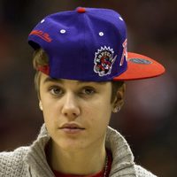 Justin Bieber con una gorra del Toronto