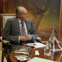 El Rey durante una audiencia con el ministro de Exteriores de Emiratos Árabes