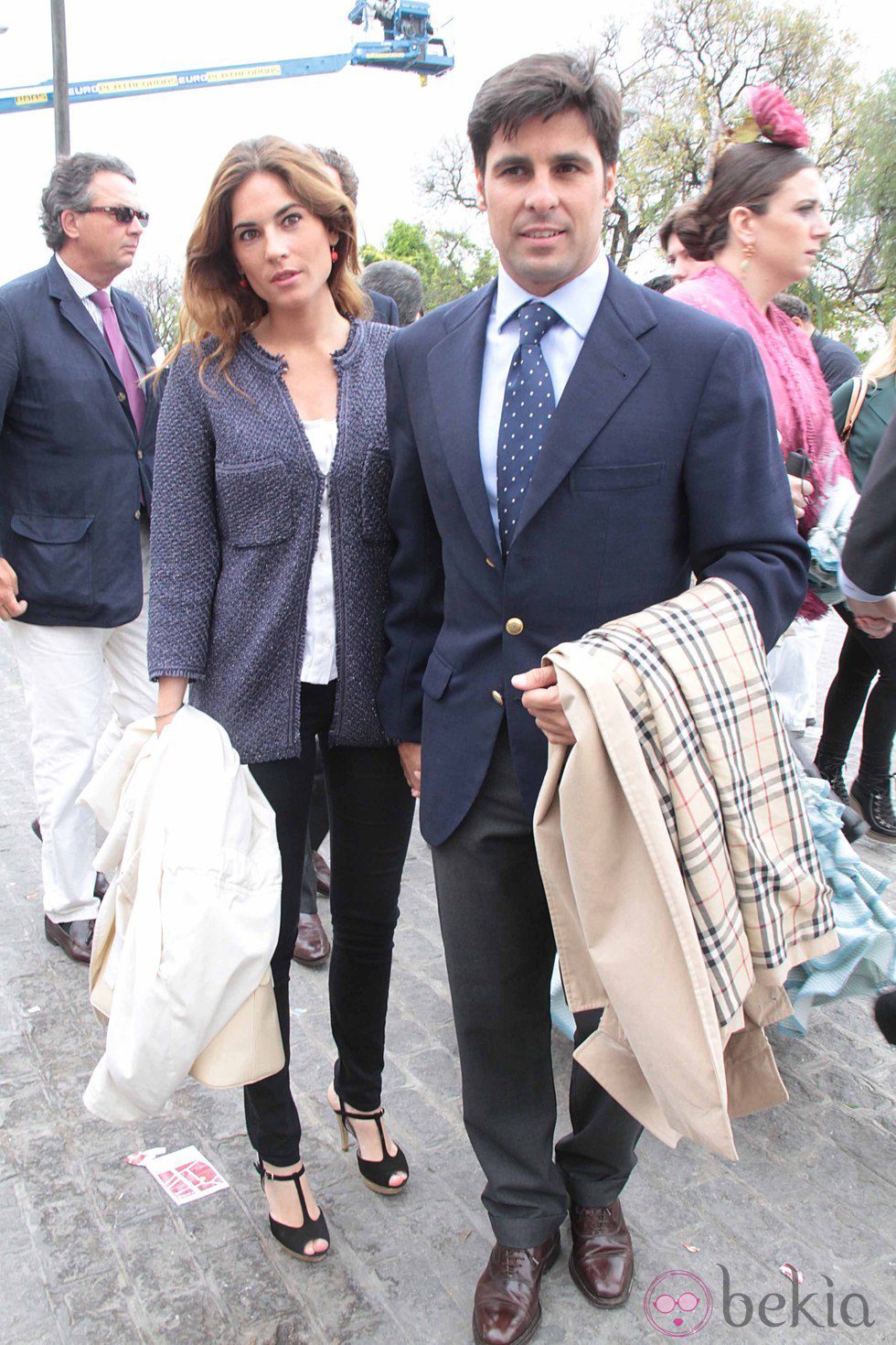 Fran Rivera y su novia Lourdes en una corrida de toros de la Feria de Abril de Sevilla 2012