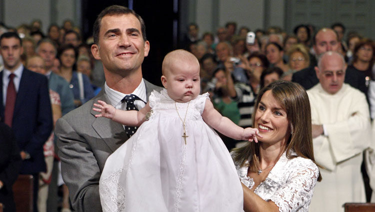 Los Príncipes de Asturias presentan a la Infanta Sofía a la Virgen de Atocha