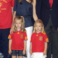 Las Infantas Leonor y Sofía en la recepción a la selección española en 2010