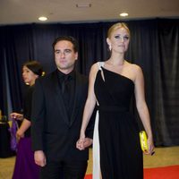 Johnny Galecki y Kelli Garner en la cena de corresponsales de la Casa Blanca