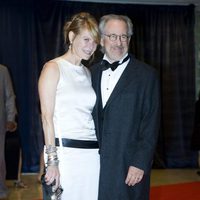 Steven Spielberg y su mujer, Kate Capshaw, en la cena de corresponsales