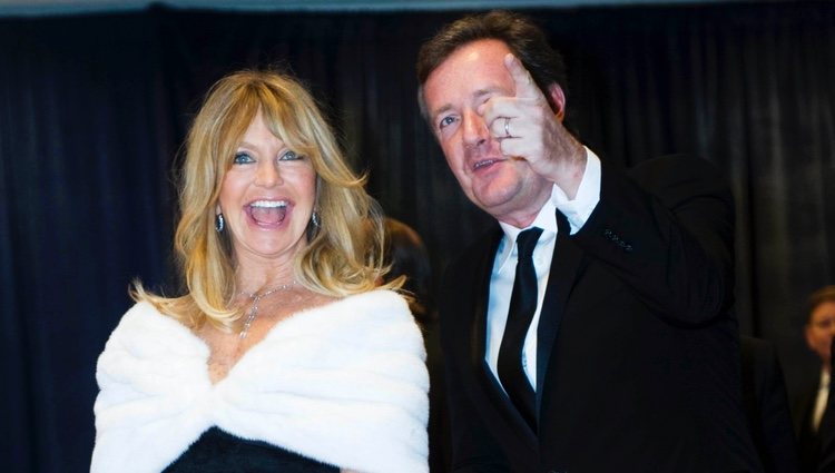 Goldie Hawn y Piers Morgan en la cena de corresponsales de Obama