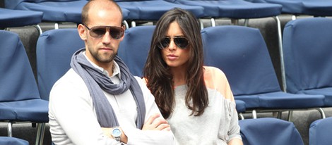 El presentador Gonzalo Miró y Ana Isabel Medinabeitia en el Torneo Godó 2012