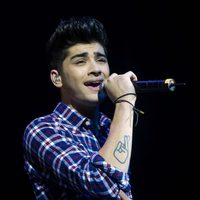 Zayn Malik nos enseña su tatuaje en el brazo