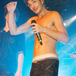 Tom Parker de 'The Wanted' sin camiseta