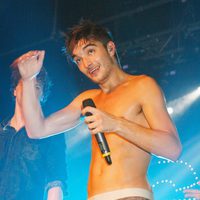 Tom Parker de 'The Wanted' sin camiseta